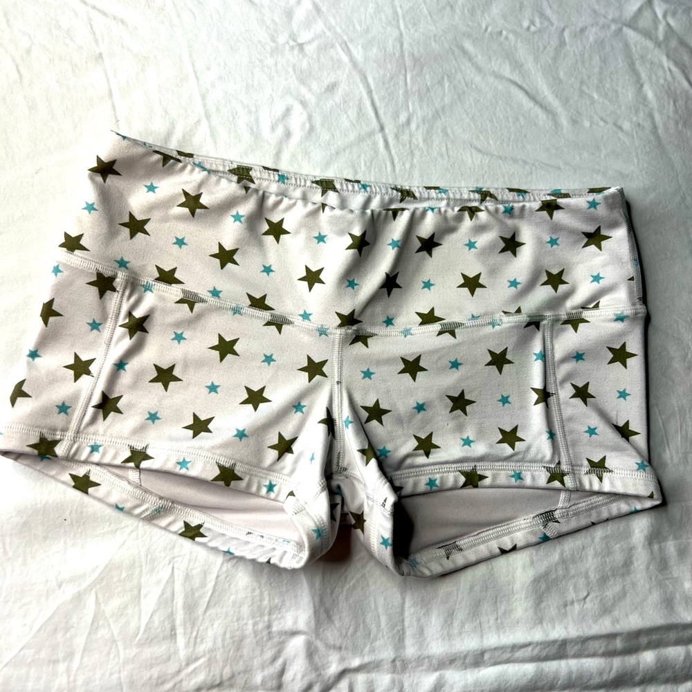 Fleo booty shorts, low-rise 3.5”